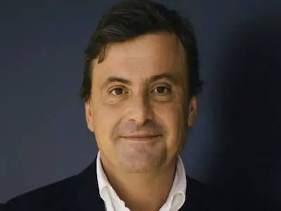 Carlo Calenda raccomanda Anelixio